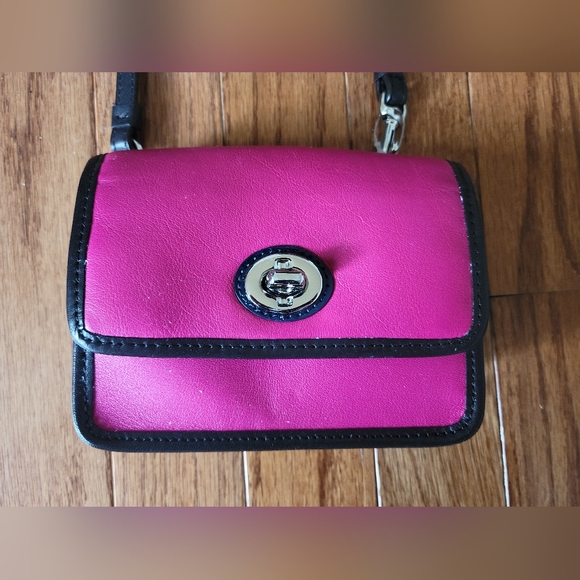 Coach - Picture 2 of 9